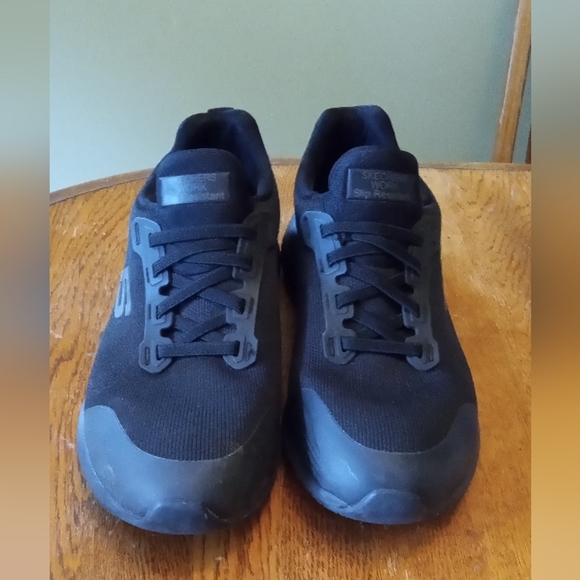 Skechers Women's Black Slip-Resistant Sneakers - Picture 1 of 7